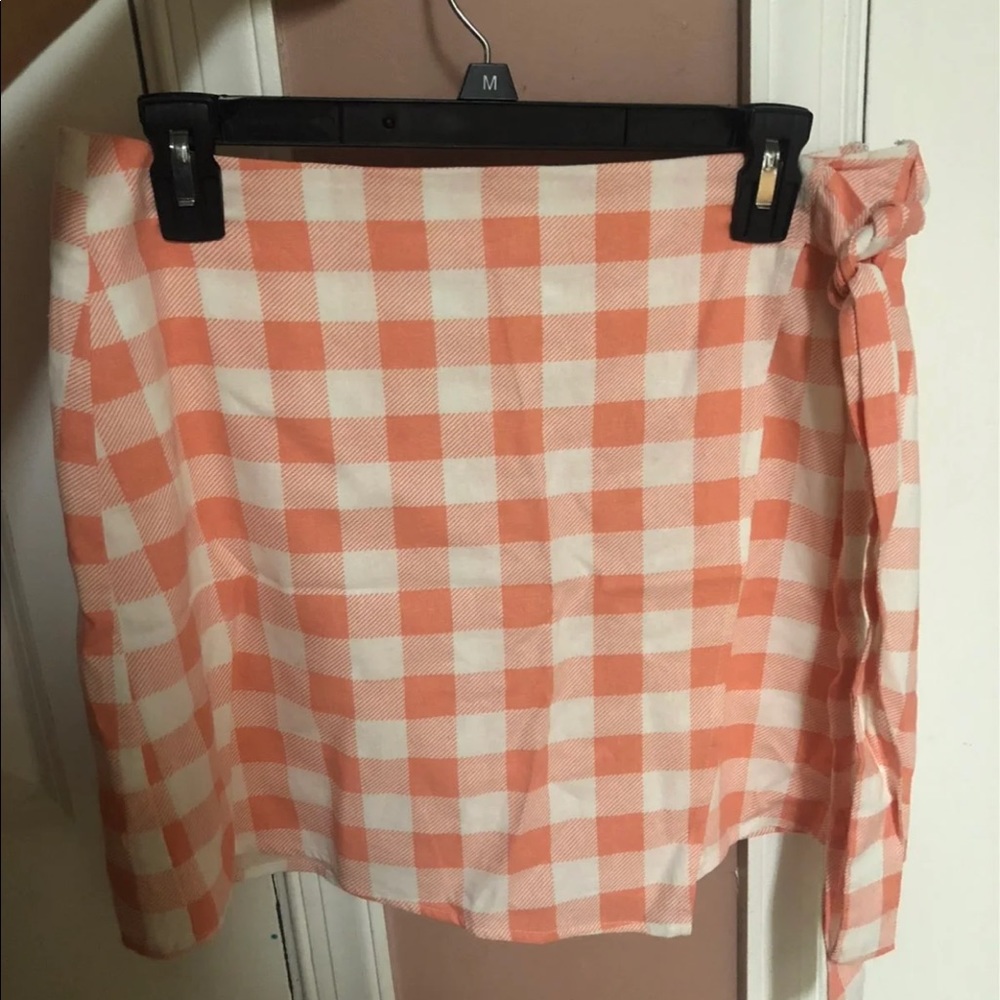 Peach/coral & white plaid skirt